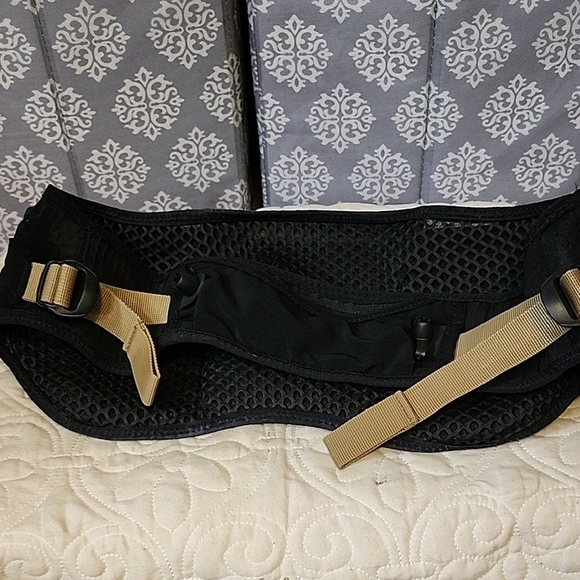 Evadict Black and Tan Running Belt - Picture 8 of 14